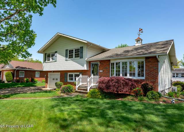 Property at 10 Oakwood Dr, Laflin, PA 18702, 3 beds, 1.5 baths