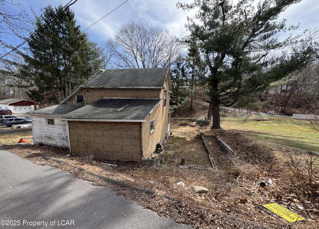 Property at 104 Willow St, Nanticoke, PA 18634, 3 beds, 1 bath