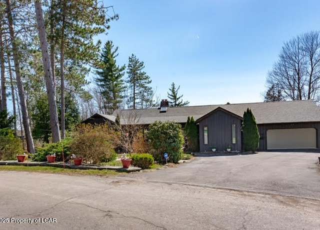 Property at 6 Spruce St, Harveys Lake, PA 18618, 3 beds, 2 baths