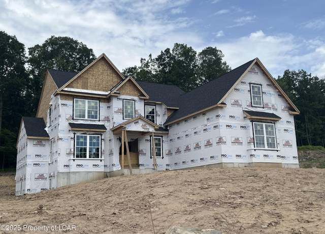Property at 1209 Woodberry Dr, Mountain Top, PA 18707, 5 beds, 3 baths
