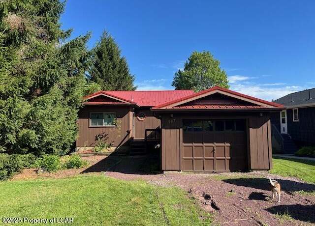 Property at 987 Mountain Lake Dr, Bear Creek Township, PA 18702, 2 beds, 1 bath