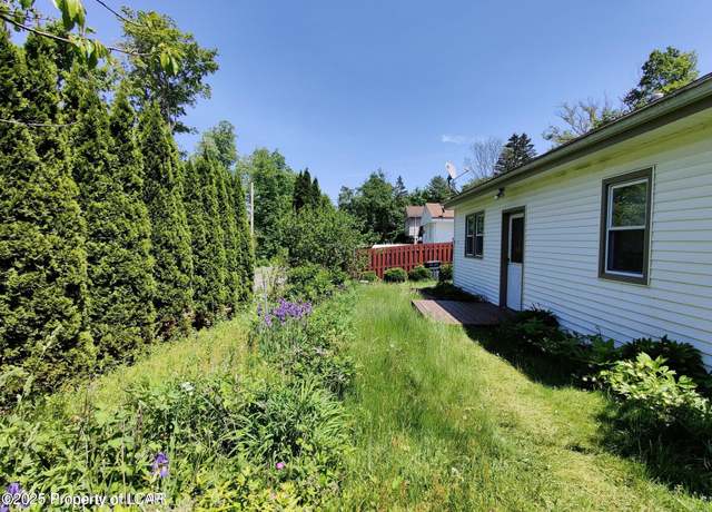 Property at 34 40 Northview Ave, Harveys Lake, PA 18618, 5 beds, 3 baths