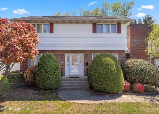 Property at 556 Milwaukee Ave, Old Forge, PA 18518, 3 beds, 2.5 baths
