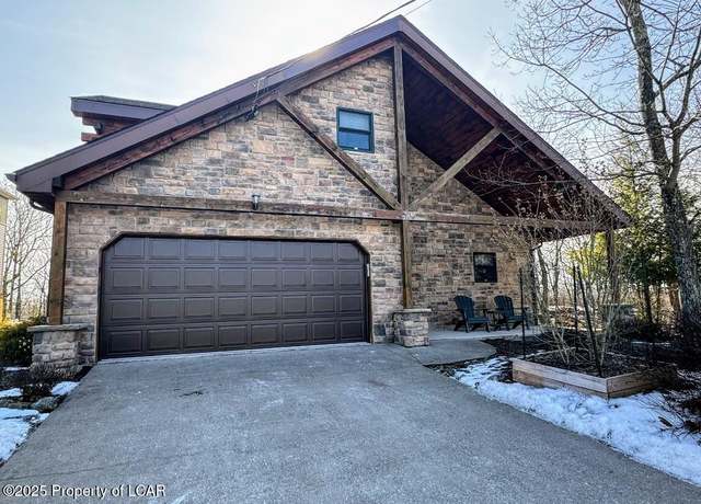 Property at 21 Summit Rd, Hazleton, PA 18202, 3 beds, 2.5 baths