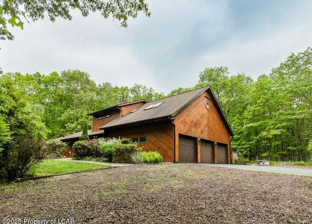 Property at 608 Laurel Lakes Dr, Mountain Top, PA 18707, 3 beds, 3.5 baths