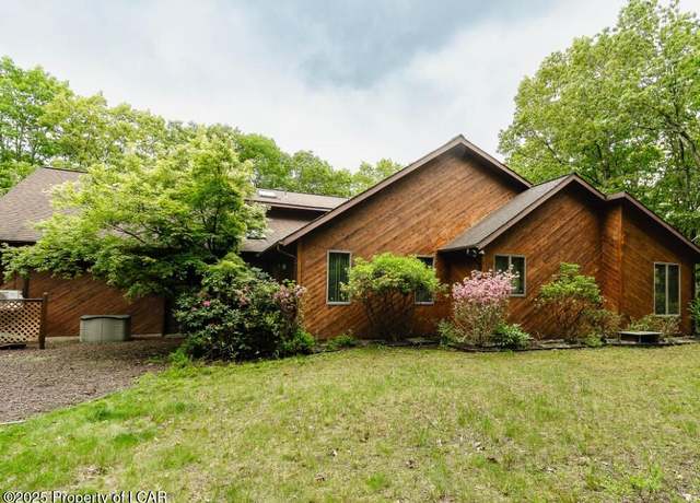 Property at 608 Laurel Lakes Dr, Mountain Top, PA 18707, 3 beds, 3.5 baths