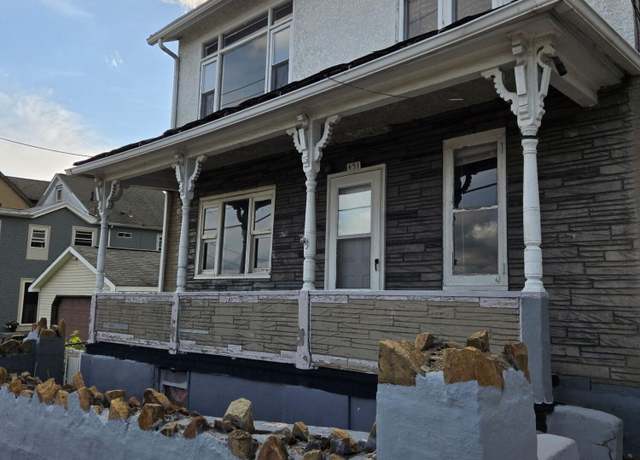 Property at 431 9th Ave, Scranton, PA 18504, 4 beds, 2 baths
