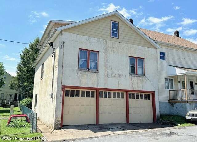 Property at 530 Sherman Ct, Hazleton, PA 18201, 3 beds, 1 bath