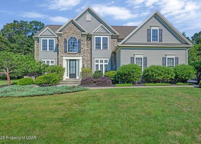Property at 1012 Woodberry Dr, Mountain Top, PA 18707, 4 beds, 3 baths