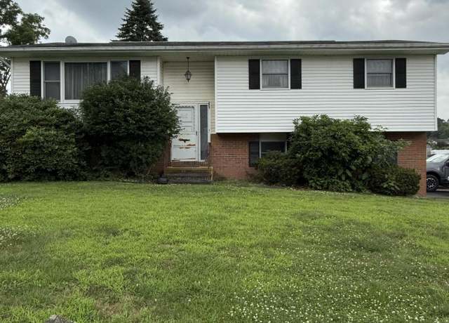 Property at 35 Village Grn, Dallas, PA 18612, 3 beds, 1.5 baths