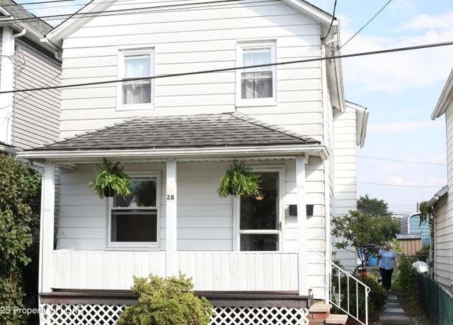 Property at 28 Moosic St, Wyoming, PA 18644, 3 beds, 1 bath