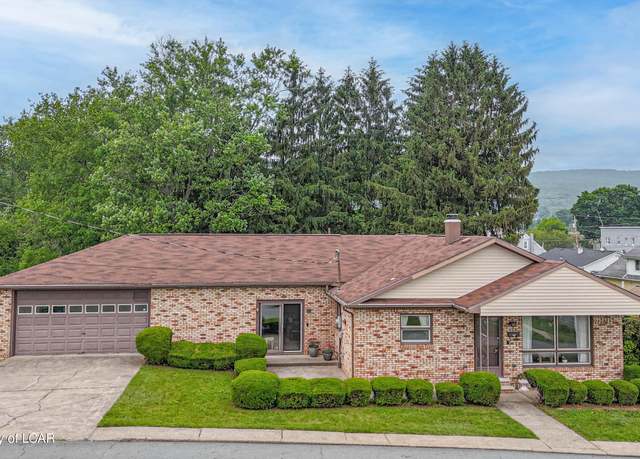 Property at 103 Rose Ln, Old Forge, PA 18518, 3 beds, 2.5 baths