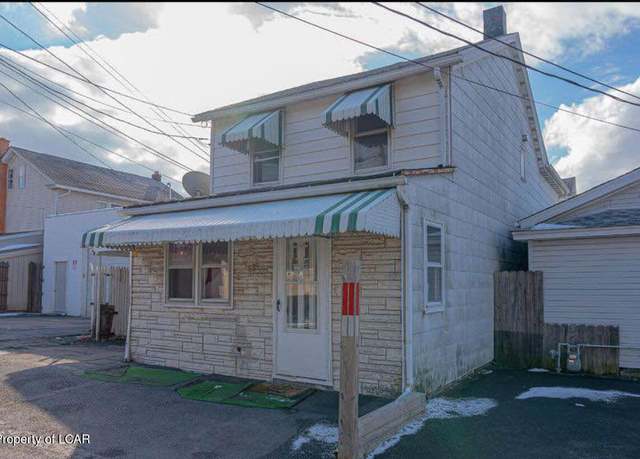 Property at 889 889 1/2 Rear Alter St, Hazleton, PA 18201, 5 beds, 2 baths