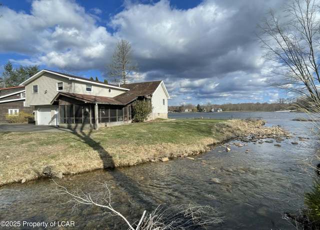Property at 1555/1557 Lakeview Dr, White Haven, PA 18661, 3 beds, 1.5 baths