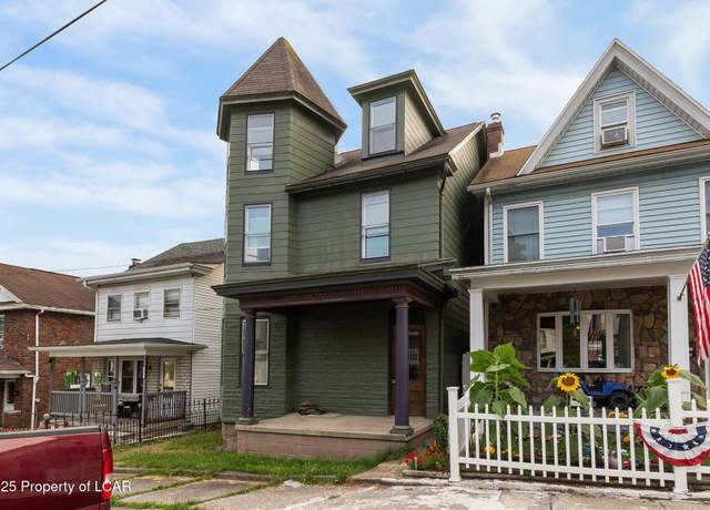 Property at 124 Market St, Tamaqua, PA 18252, 4 beds, 2 baths