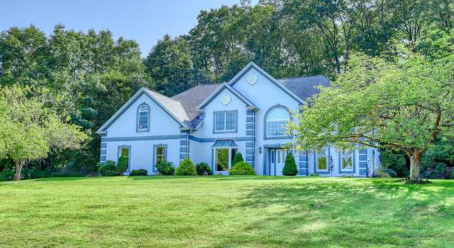 Photo of 129 Timberwood Dr, Mountain Top, PA 18707