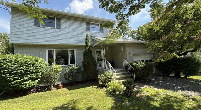Photo of 23 Hemlock St, Dallas, PA 18612