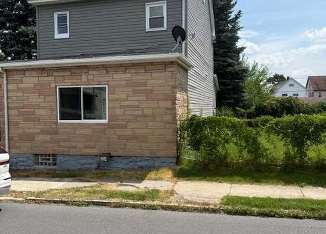 Property at 2807 Walnut Ave, Altoona, PA 16602, 3 beds, 2 baths