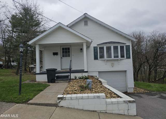 Property at 2204 17th Ave, Altoona, PA 16601, 2 beds, 2 baths