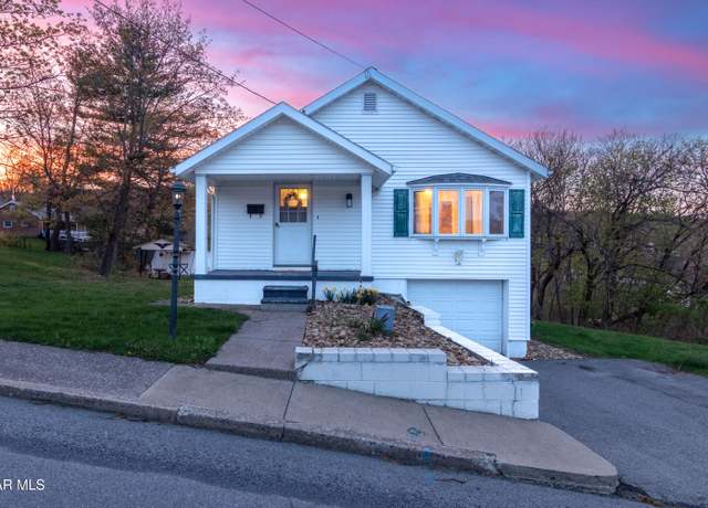 Property at 2204 17th Ave, Altoona, PA 16601, 2 beds, 2 baths