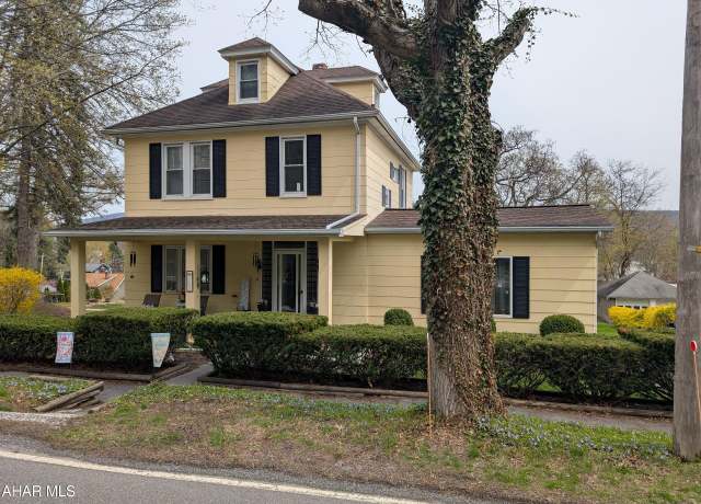 Property at 205 Ruskin Dr, Altoona, PA 16602, 3 beds, 1.5 baths
