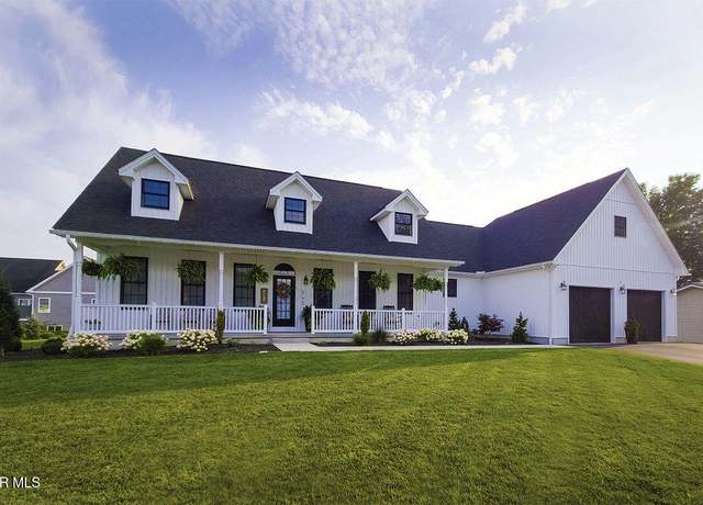 Property at 26 Michaels Dr, Hollidaysburg, PA 16648, 3 beds, 2.5 baths