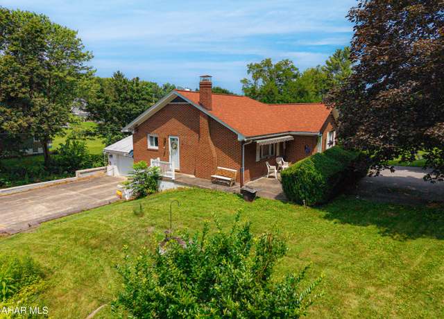 Property at 110 Lenore St, Bedford, PA 15522, 2 beds, 1.5 baths