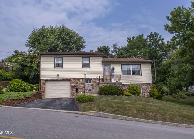Property at 1818 Bell Ave, Altoona, PA 16602, 3 beds, 1.5 baths