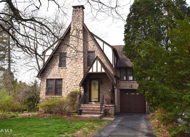 Property at 106 Union Ave, Altoona, PA 16602, 3 beds, 2 baths