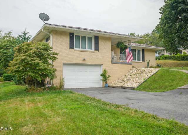 Property at 105 Elm Spring Dr, Altoona, PA 16602, 3 beds, 1.5 baths