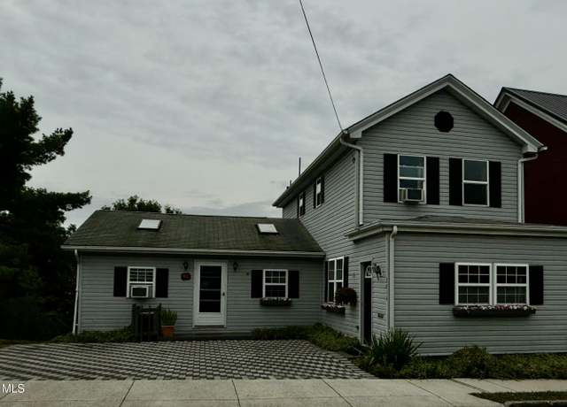 Property at 2014 20th St, Altoona, PA 16601, 3 beds, 2 baths
