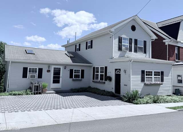 Property at 2014 20th St, Altoona, PA 16601, 3 beds, 2 baths