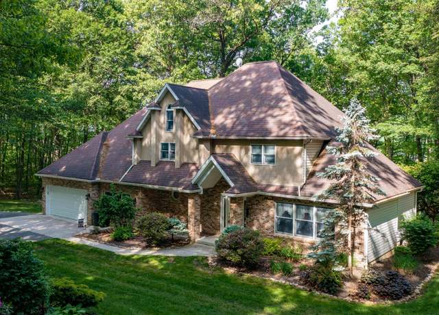 Property at 428 S Denver Dr, Martinsburg, PA 16662, 4 beds, 2.5 baths