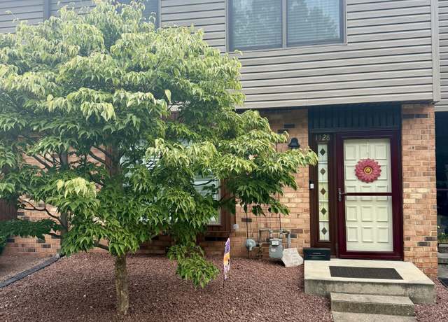 Property at 1128 Fairway Townhouse Ln, Hollidaysburg, PA 16648, 3 beds, 2.5 baths