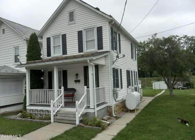 Property at 118 W South St, Everett, PA 15537, 3 beds, 1 bath