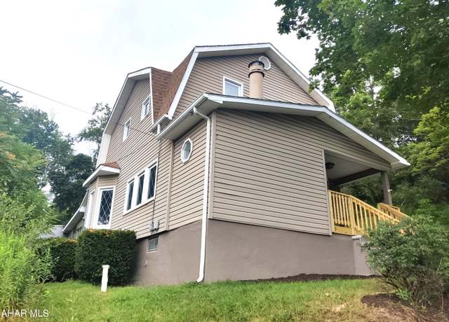 Property at 107 N 17th Ave, Altoona, PA 16601, 2 beds, 1.5 baths