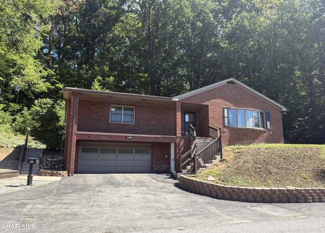 Property at 4411 4th Ave, Altoona, PA 16602, 3 beds, 2.5 baths