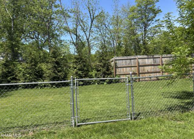 Property at 897 Burns Ave, Altoona, PA 16601, 3 beds, 1 bath