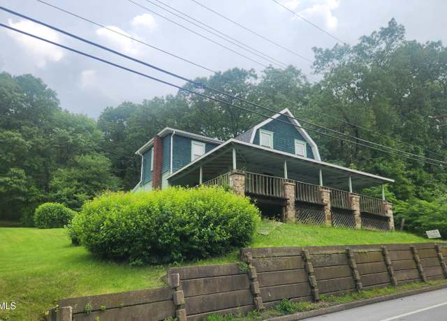 Property at 949 Frankstown Rd, Altoona, PA 16601, 3 beds, 1 bath