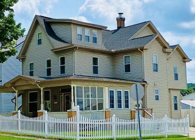 Property at 302 Keystone Ave, Cresson, PA 16630, 5 beds, 2.5 baths