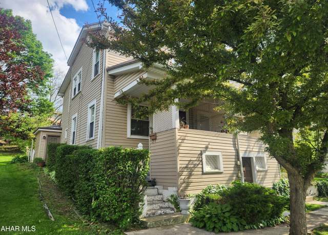Property at 208 Hickory St, Hollidaysburg, PA 16648, 6 beds, 2 baths