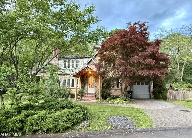Property at 5 Log Cabin Ct, Altoona, PA 16602, 3 beds, 1.5 baths