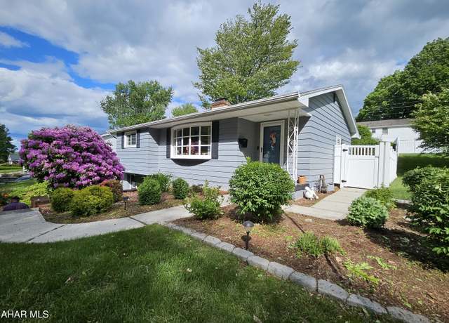 Property at 4301 3rd Ave, Altoona, PA 16602, 3 beds, 2.5 baths