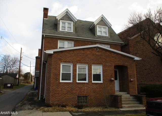 Property at 808 1/2 N 4th St, Altoona, PA 16601, 5 beds, 2 baths