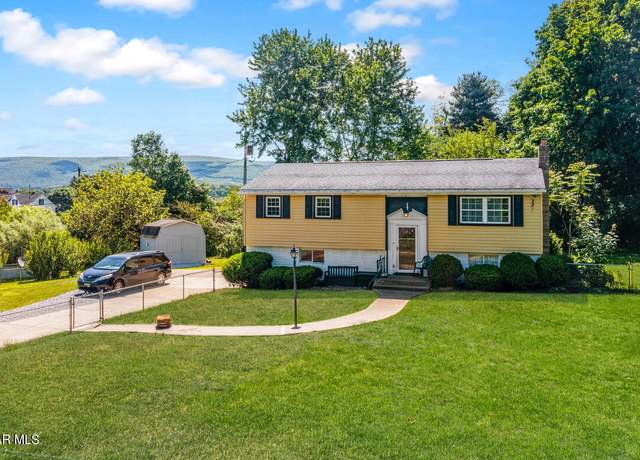 Property at 3149 Pine Ave, Altoona, PA 16601, 2 beds, 2 baths