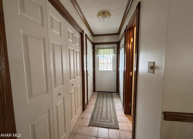 Property at 160 Hoover Dr, Martinsburg, PA 16662, 4 beds, 3.5 baths