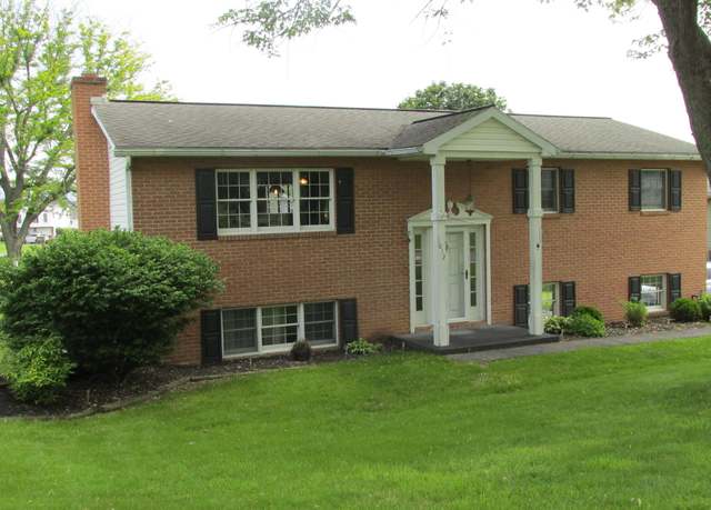 Property at 1012 Gray Ln, Duncansville, PA 16635, 3 beds, 2 baths