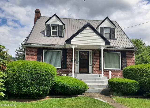 Property at 213 Milton Ave, Altoona, PA 16602, 2 beds, 1.5 baths