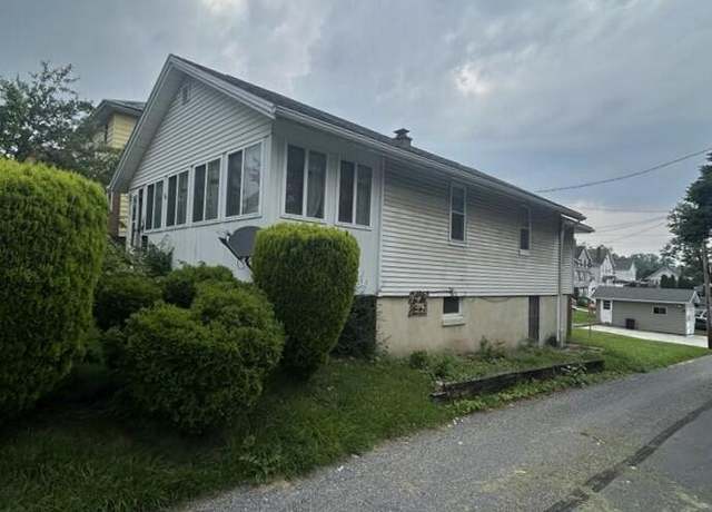 Property at 852 38th St, Altoona, PA 16601, 2 beds, 1 bath