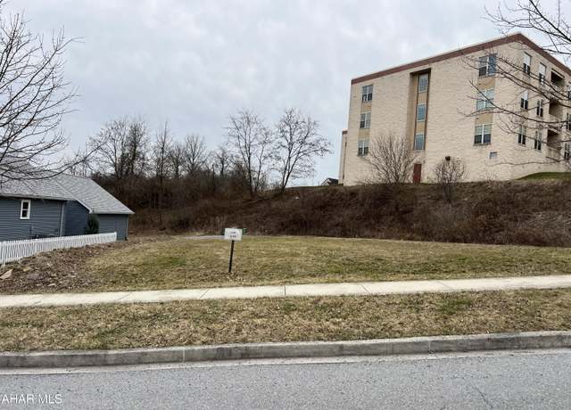 Property at 304 Holliday Hills Dr, Hollidaysburg, PA 16648